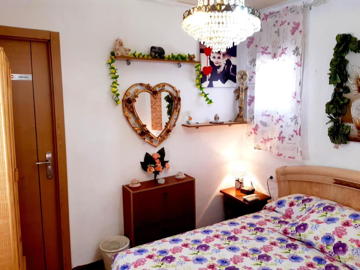 Charming House In Illar With Mountain View And Balcony Villa Eksteriør bilde